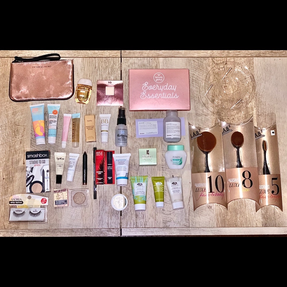 🎉🎊🛍 Bundle of beauty products 🛍🎊🎉